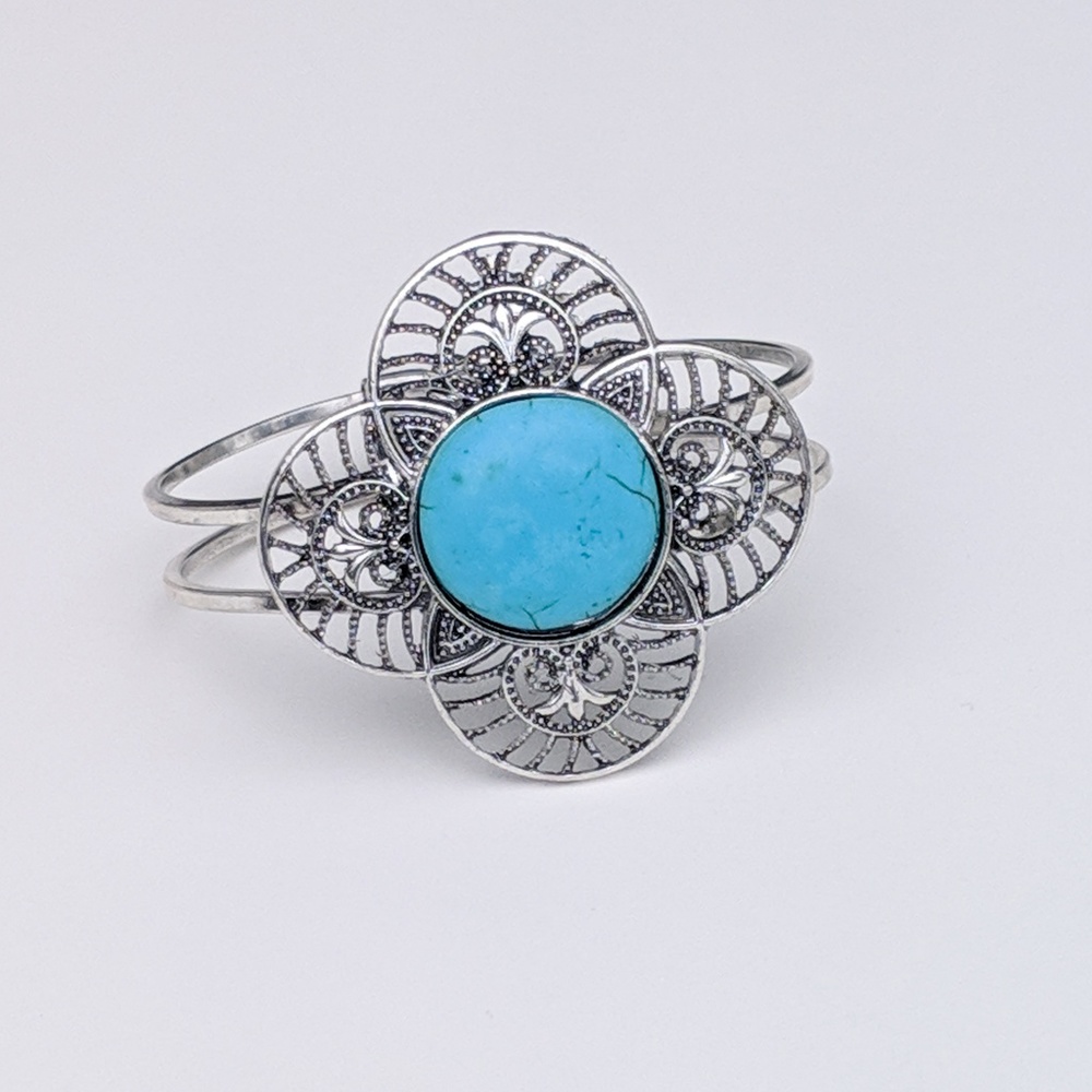Round turquoise center silver cuff bracelet